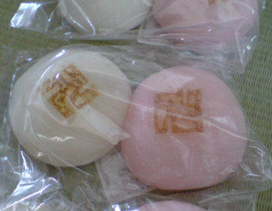 地蔵盆のお供え紅白餅