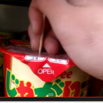 つまようじ少年つかまる!過去にマクドナルドで異物混入関連の動画をアップ!?